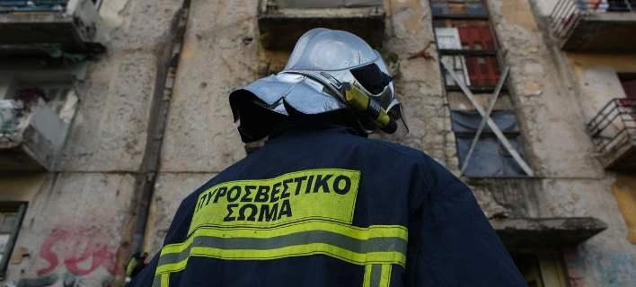 Απίστευτο περιστατικό στην Πάτρα: Οι πυροσβέστες έσβηναν τη φωτιά και οι Ρομά τους έκλεβαν!